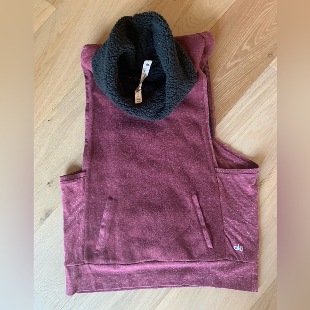 Alo yoga Sherpa roll neck sleeveless sweatshirt